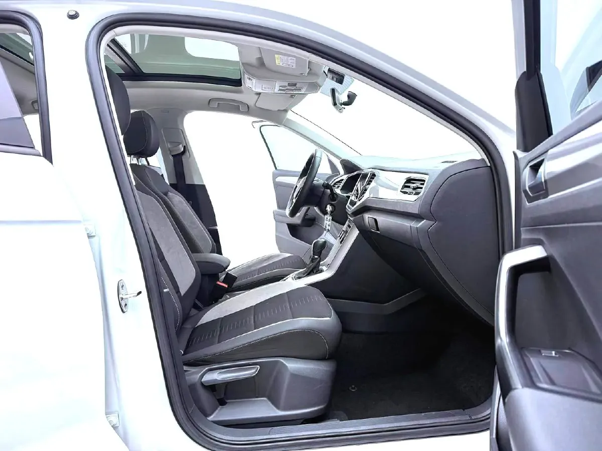 2021 Volkswagen T-Roc 1.4T 150HP L4 7DCT,autocango,china used car exporter,china ev exporter,chinese used car exporter,chinese used ev exporter