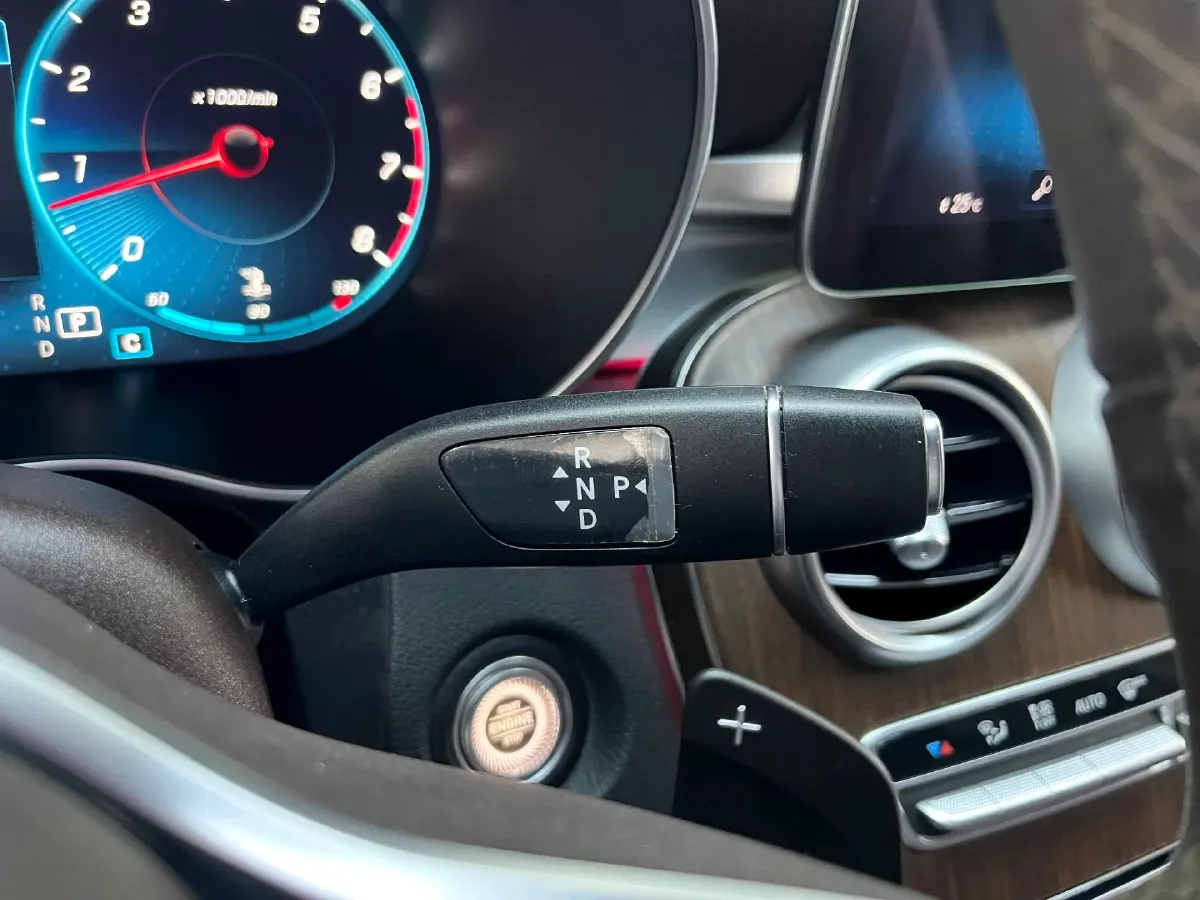 2021 Mercedes-Benz GLC Class 2.0T 258HP L4 9AT,autocango,china used car exporter,china ev exporter,chinese used car exporter,chinese used ev exporter