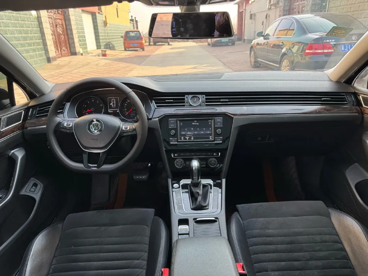 2017 Volkswagen Magotan 1.8T 180HP L4 7DCT,autocango,china used car exporter,china ev exporter,chinese used car exporter,chinese used ev exporter