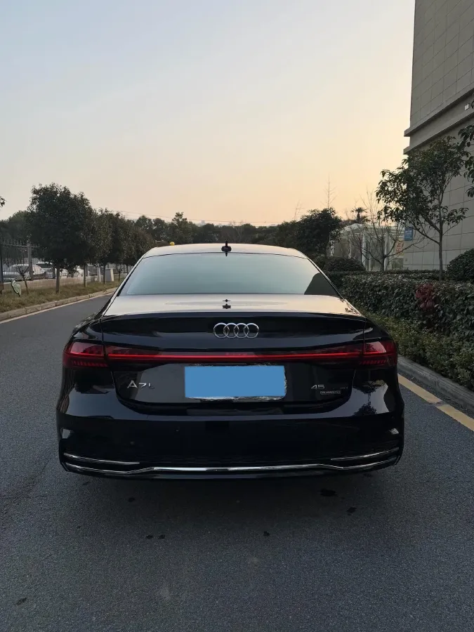 2024 Audi A7L 2.0T 245HP L4 7DCT,autocango,china used car exporter,china ev exporter,chinese used car exporter,chinese used ev exporter