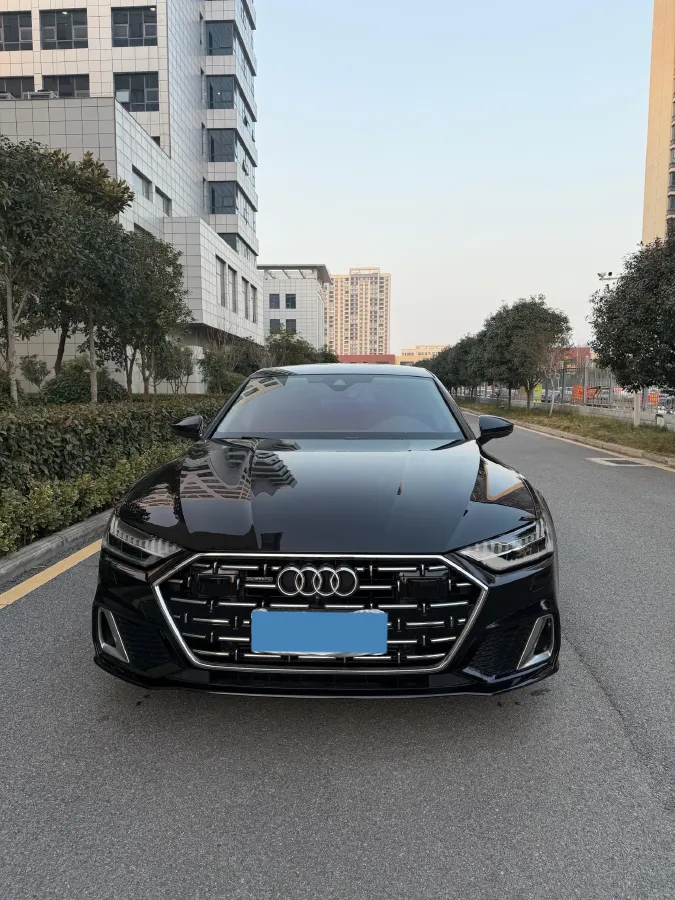 2024 Audi A7L 2.0T 245HP L4 7DCT,autocango,china used car exporter,china ev exporter,chinese used car exporter,chinese used ev exporter
