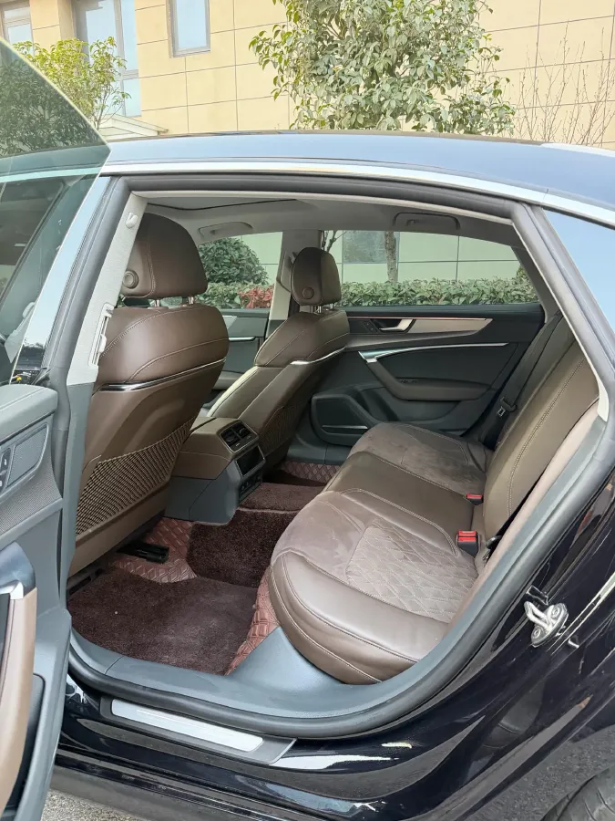 2024 Audi A7L 2.0T 245HP L4 7DCT,autocango,china used car exporter,china ev exporter,chinese used car exporter,chinese used ev exporter