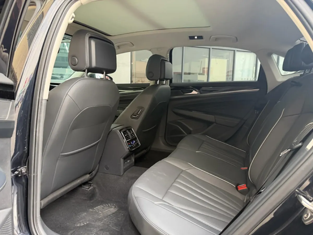 2024 Volkswagen Passat 2.0T 220HP L4 7DCT,autocango,china used car exporter,china ev exporter,chinese used car exporter,chinese used ev exporter