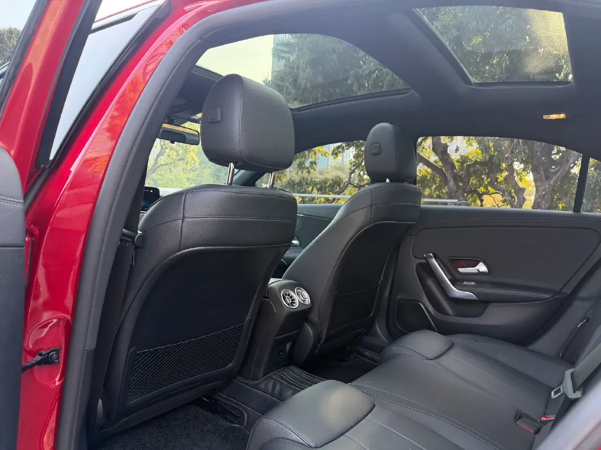 2021 Mercedes-Benz A Class 1.3T 136HP L4 7DCT,autocango,china used car exporter,china ev exporter,chinese used car exporter,chinese used ev exporter