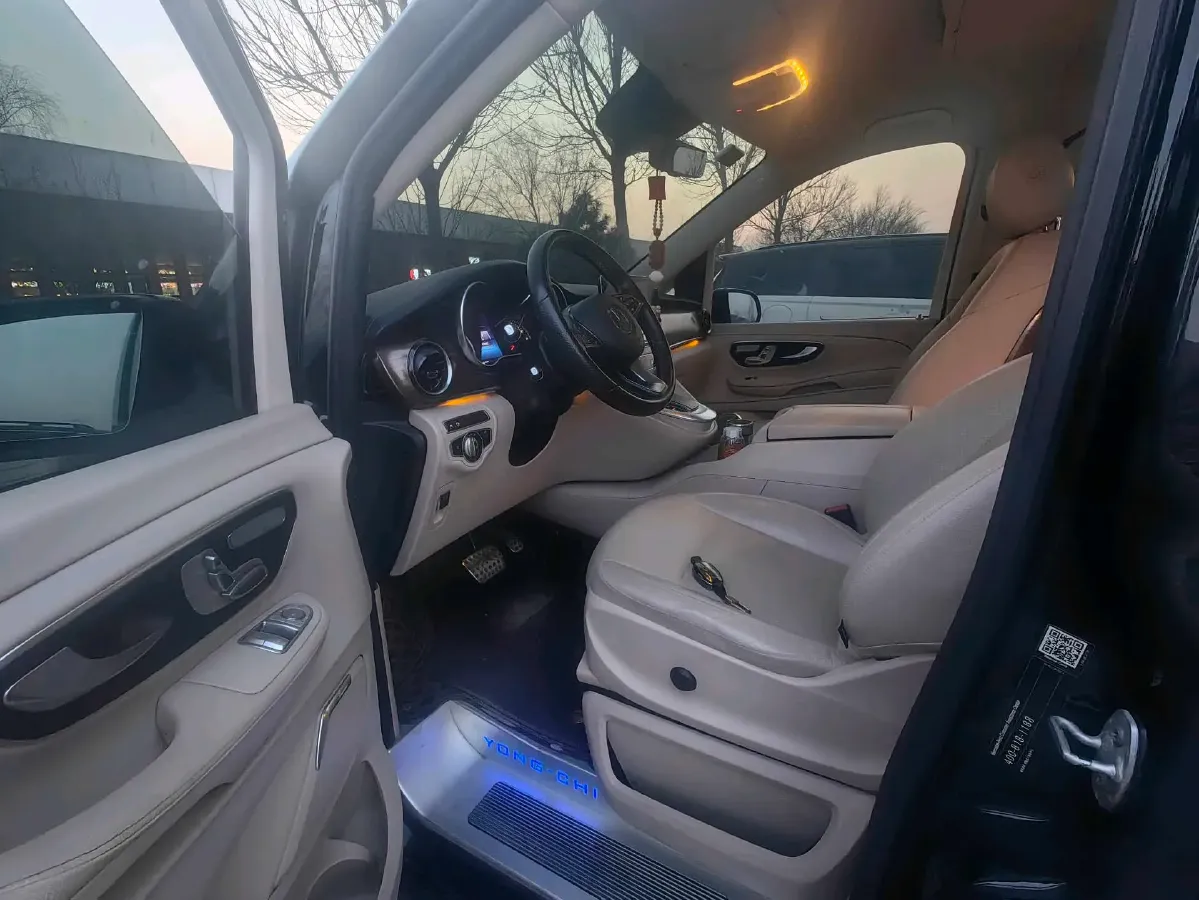 2021 Mercedes-Benz V Class 2.0T 211HP L4 9AT,autocango,china used car exporter,china ev exporter,chinese used car exporter,chinese used ev exporter