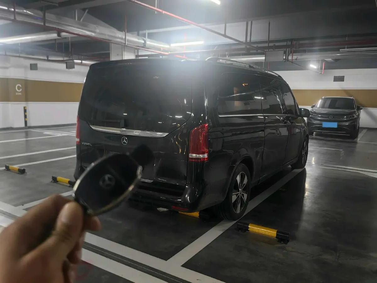 2021 Mercedes-Benz V Class 2.0T 211HP L4 9AT,autocango,china used car exporter,china ev exporter,chinese used car exporter,chinese used ev exporter