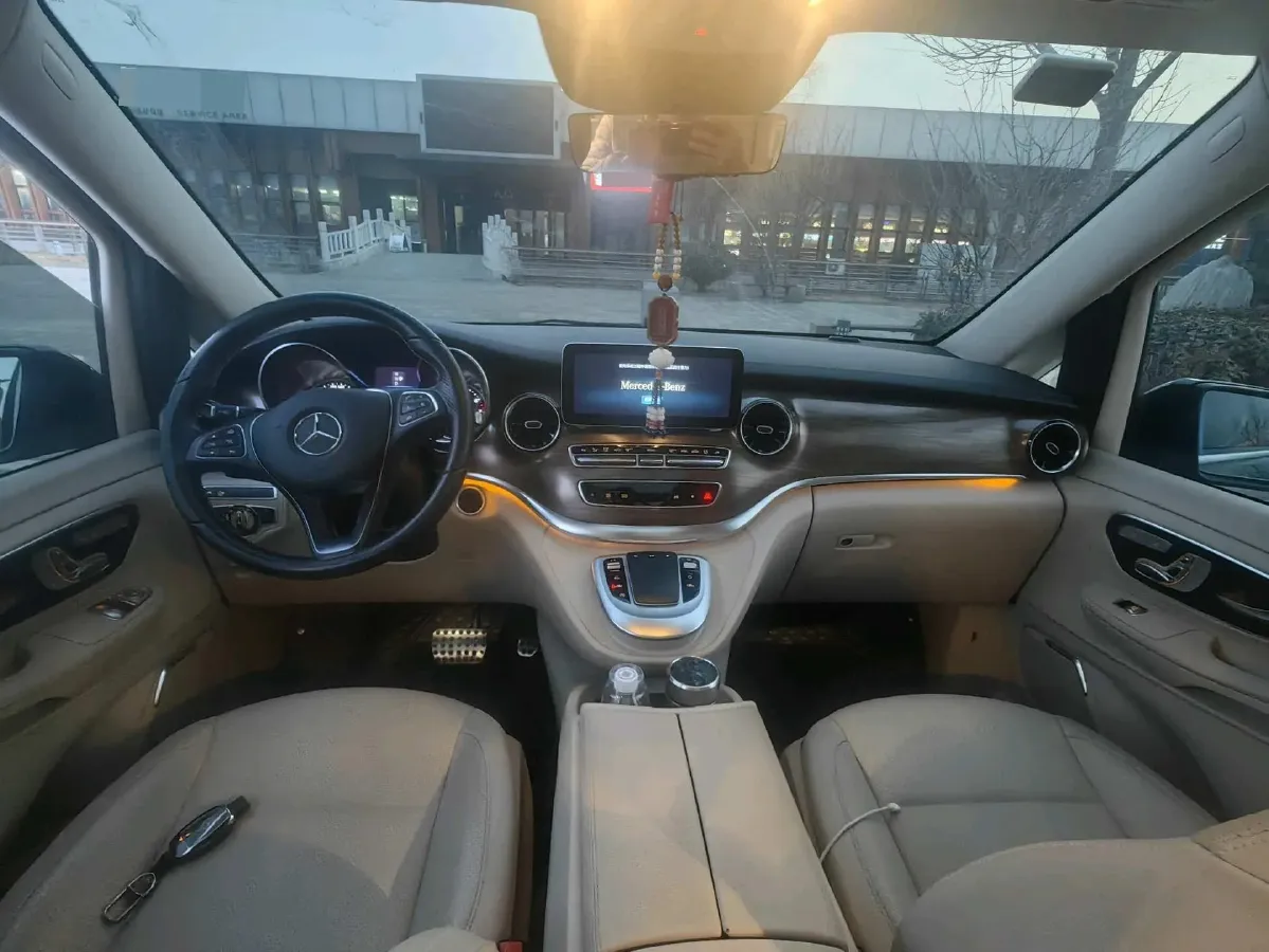 2021 Mercedes-Benz V Class 2.0T 211HP L4 9AT,autocango,china used car exporter,china ev exporter,chinese used car exporter,chinese used ev exporter