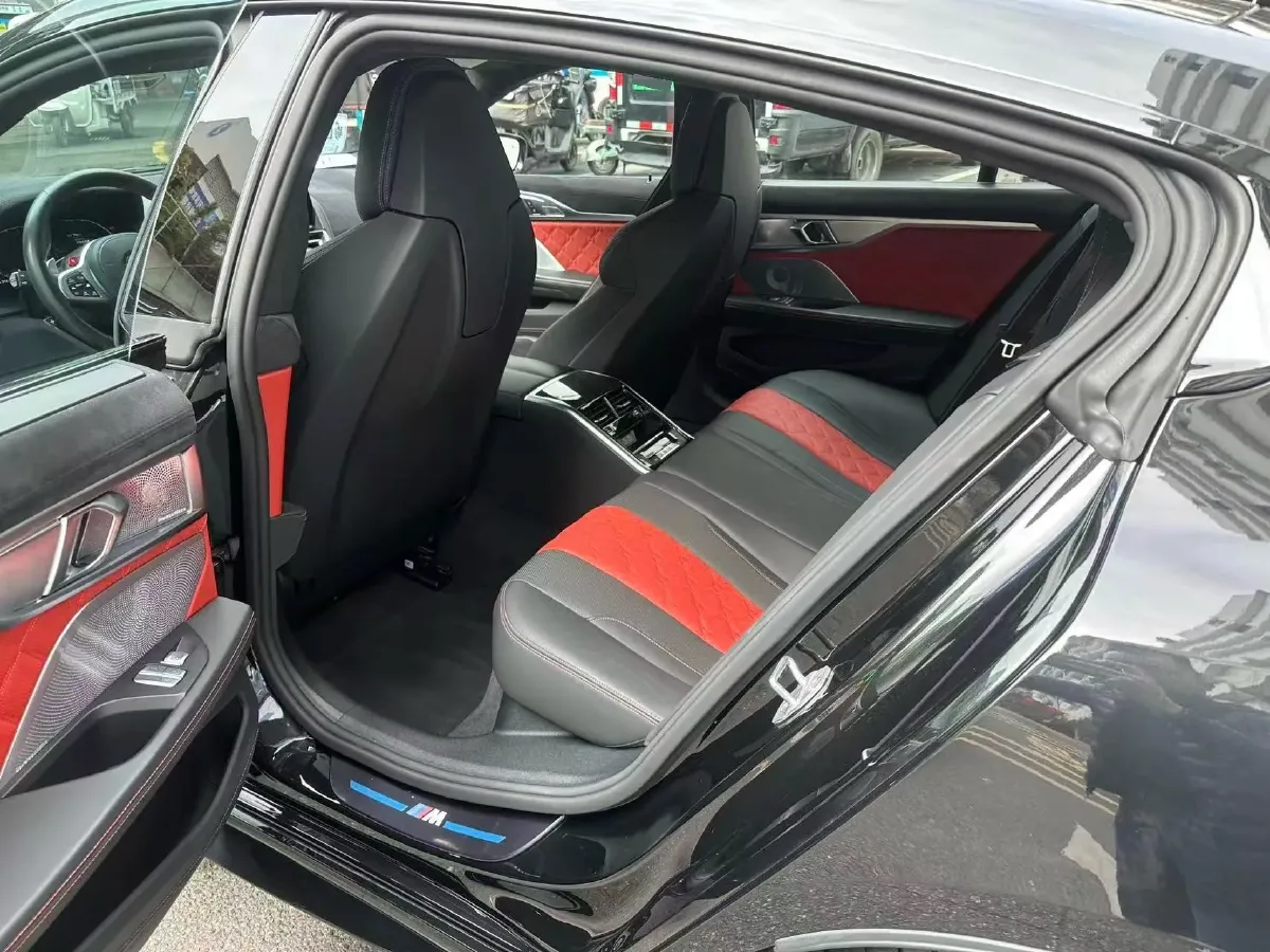 2023 BMW M8 4.4T 625HP V8 8AT,autocango,china used car exporter,china ev exporter,chinese used car exporter,chinese used ev exporter