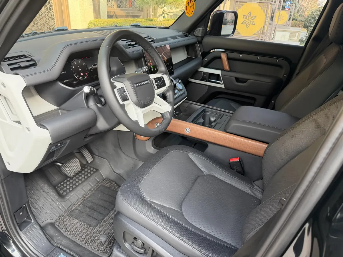2023 Land Rover Defender 3.0T 400HP L6 8AT,autocango,china used car exporter,china ev exporter,chinese used car exporter,chinese used ev exporter