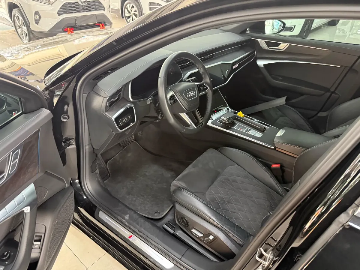 2023 Audi A6L 2.0T 245HP L4 7DCT,autocango,china used car exporter,china ev exporter,chinese used car exporter,chinese used ev exporter