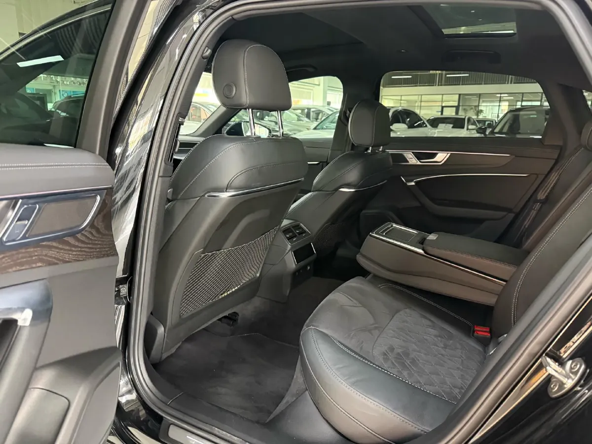 2023 Audi A6L 2.0T 245HP L4 7DCT,autocango,china used car exporter,china ev exporter,chinese used car exporter,chinese used ev exporter