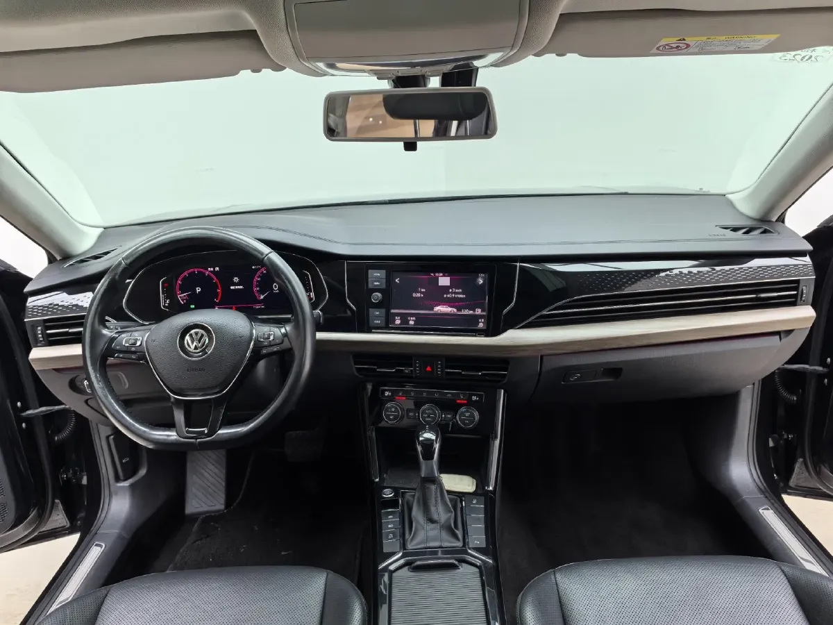 2019 Volvo V40 1.5T 152HP L4 6AT,autocango,china used car exporter,china ev exporter,chinese used car exporter,chinese used ev exporter