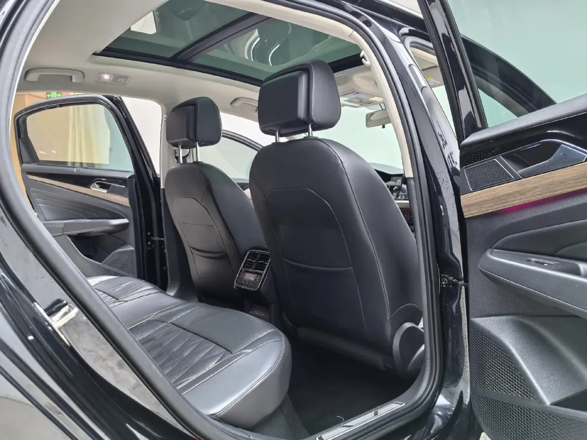 2019 Volvo V40 1.5T 152HP L4 6AT,autocango,china used car exporter,china ev exporter,chinese used car exporter,chinese used ev exporter