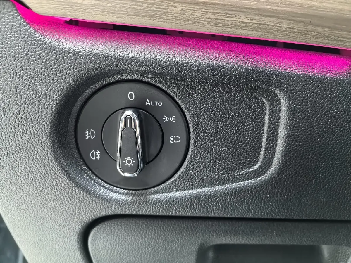 2019 Volvo V40 1.5T 152HP L4 6AT,autocango,china used car exporter,china ev exporter,chinese used car exporter,chinese used ev exporter