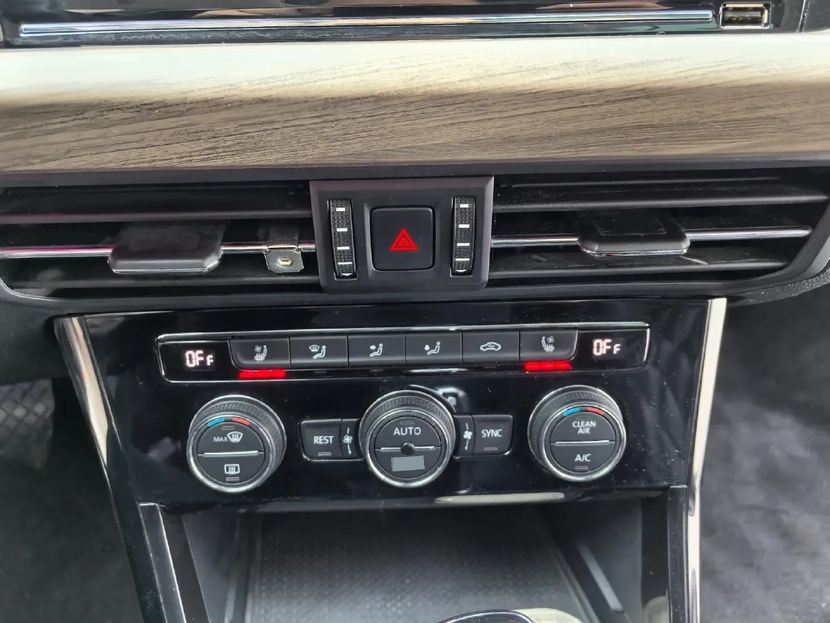 2019 Volvo V40 1.5T 152HP L4 6AT,autocango,china used car exporter,china ev exporter,chinese used car exporter,chinese used ev exporter