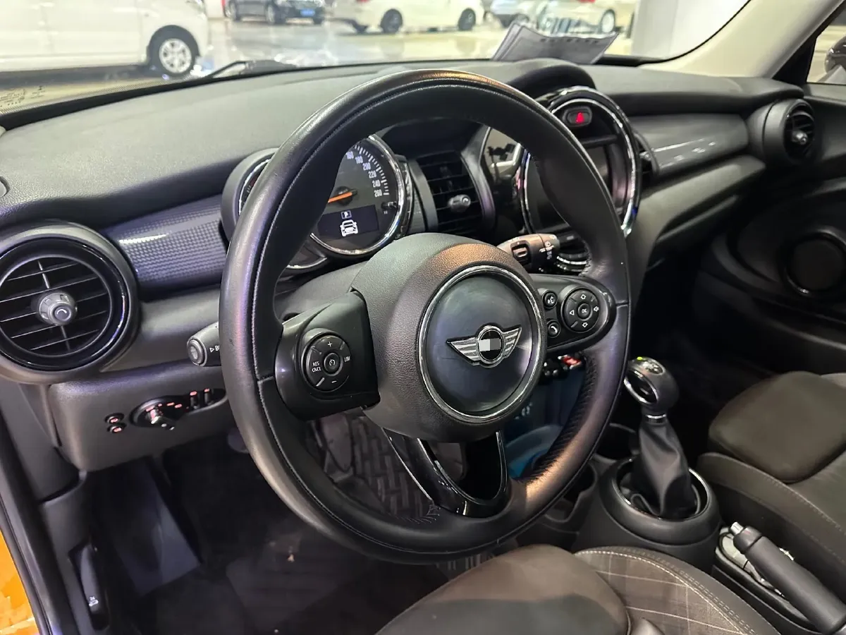 2016 MINI MINI 1.5T 136HP L3 6AT,autocango,china used car exporter,china ev exporter,chinese used car exporter,chinese used ev exporter