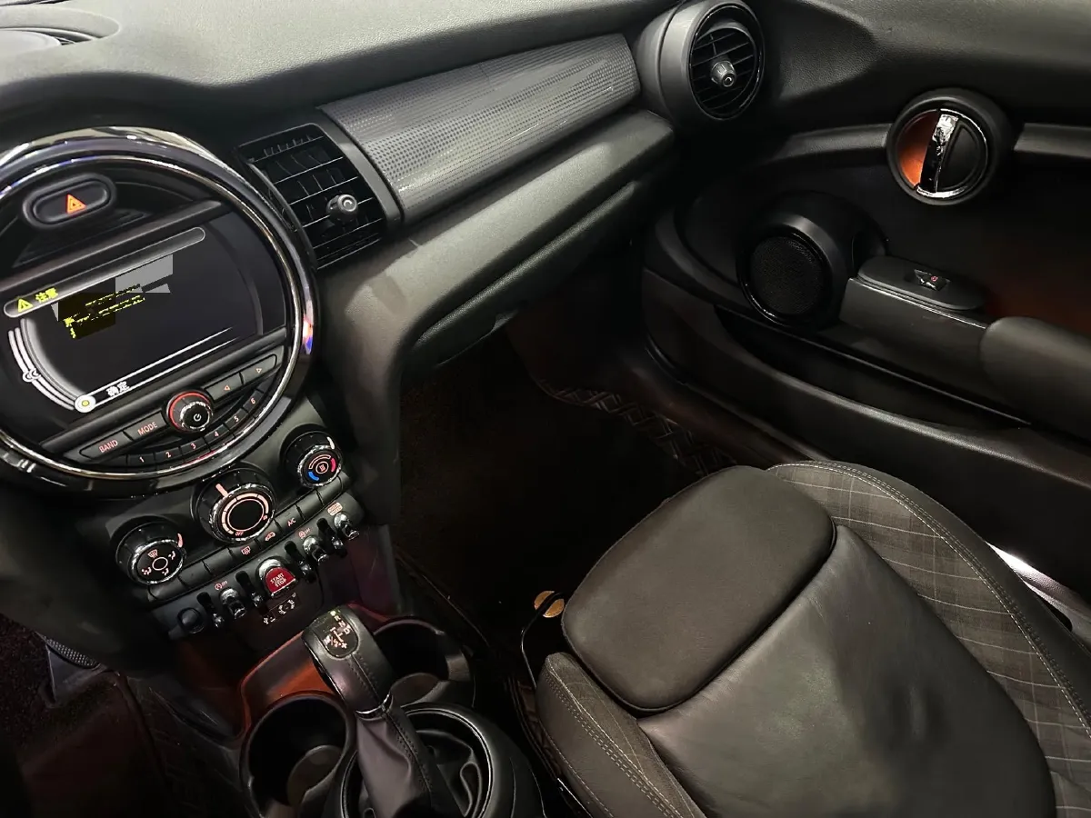 2016 MINI MINI 1.5T 136HP L3 6AT,autocango,china used car exporter,china ev exporter,chinese used car exporter,chinese used ev exporter