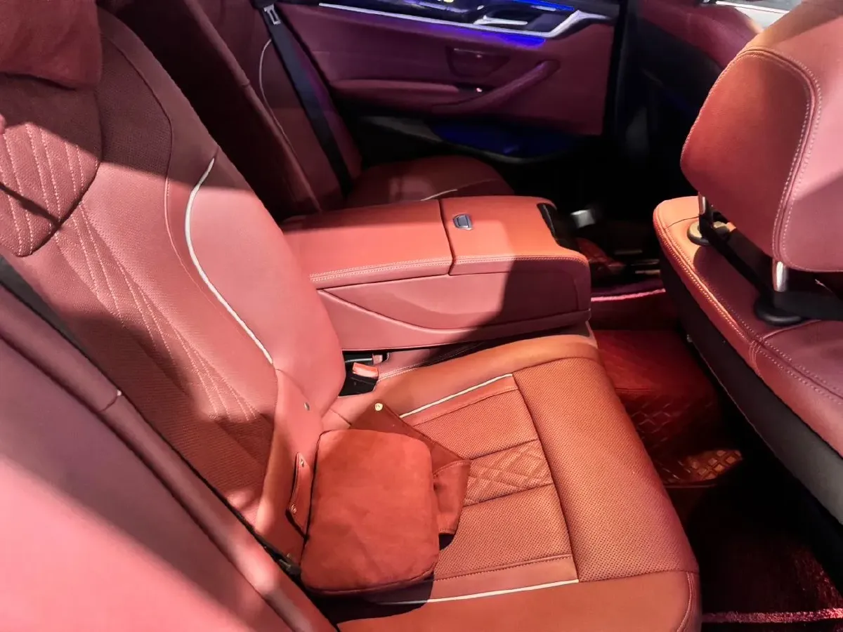 2022 BMW 5 Series 2.0T 184HP L4 8AT,autocango,china used car exporter,china ev exporter,chinese used car exporter,chinese used ev exporter