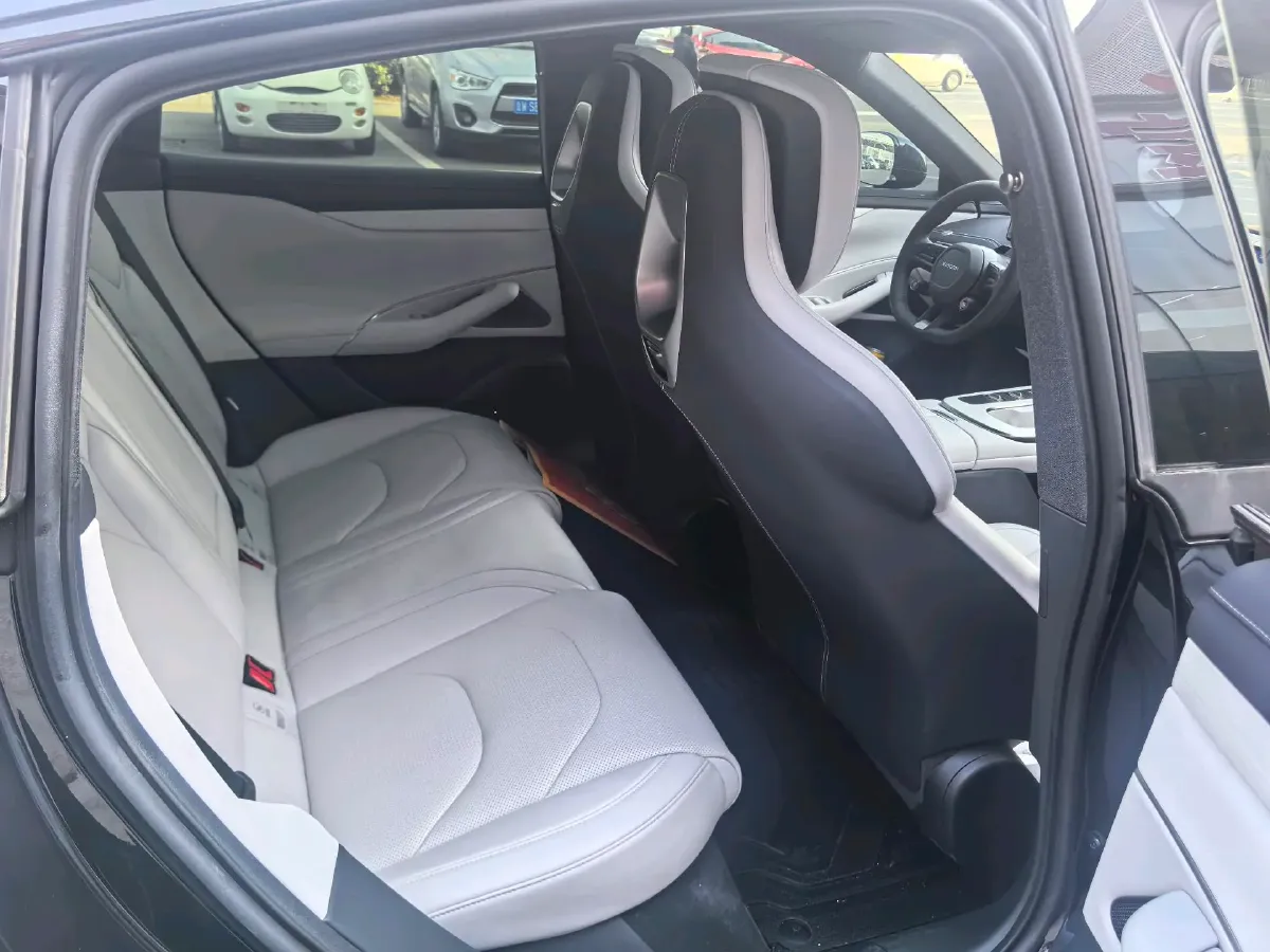 2024 MI SU7 BEV 73.6KWH,autocango,china used car exporter,china ev exporter,chinese used car exporter,chinese used ev exporter