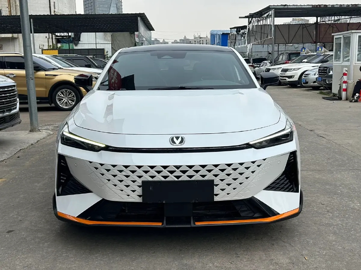 2024 ChangAn UNI-V 1.5T 188HP L4 7DCT,autocango,china used car exporter,china ev exporter,chinese used car exporter,chinese used ev exporter