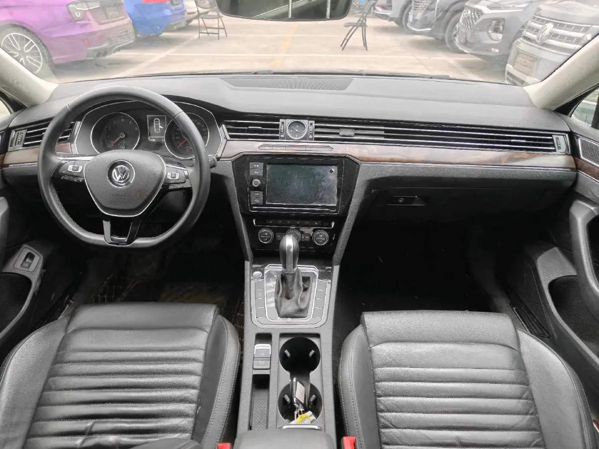 2019 Volkswagen Magotan 2.0T 186HP L4 7DCT,autocango,china used car exporter,china ev exporter,chinese used car exporter,chinese used ev exporter