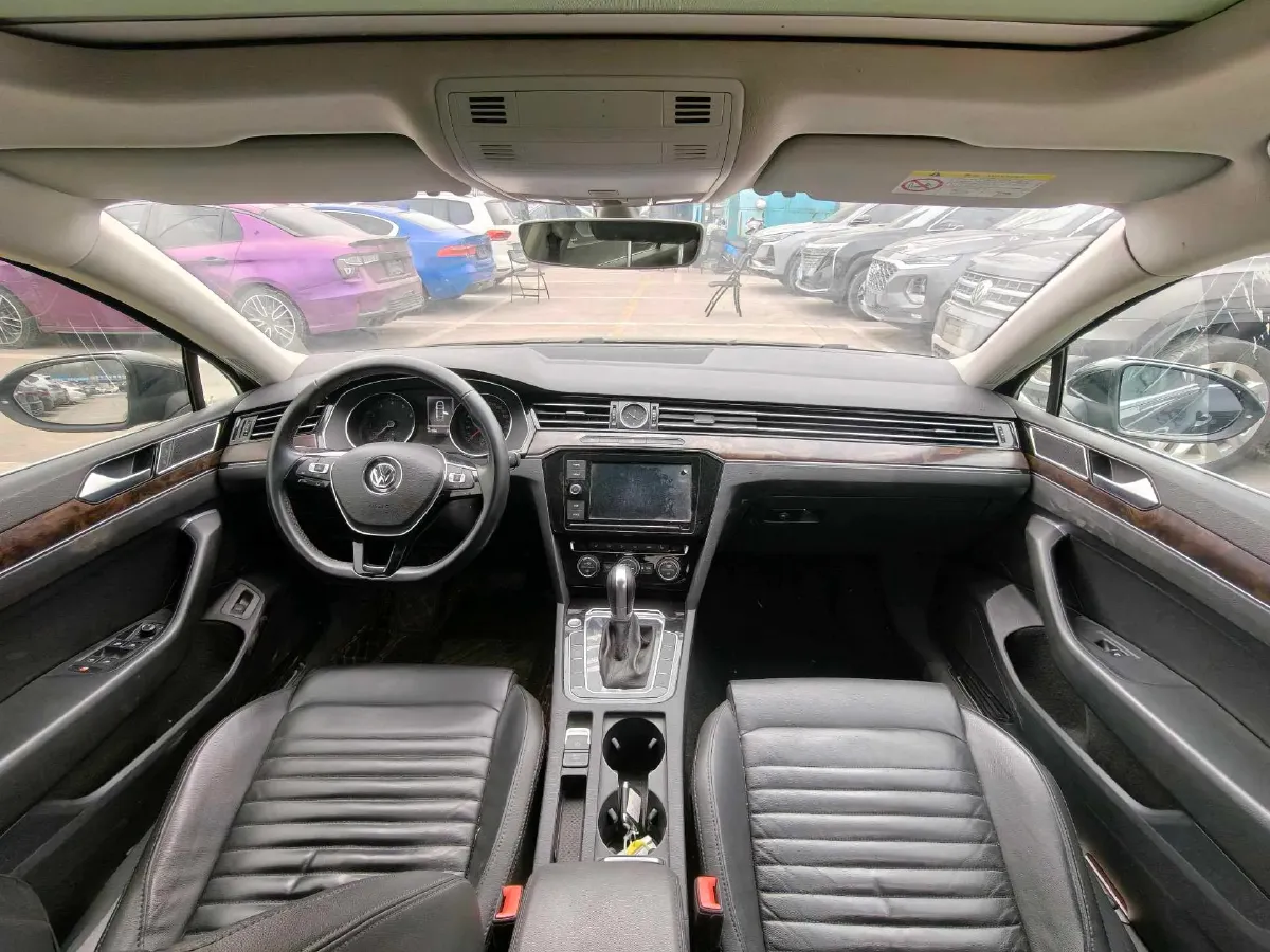 2019 Volkswagen Magotan 2.0T 186HP L4 7DCT,autocango,china used car exporter,china ev exporter,chinese used car exporter,chinese used ev exporter