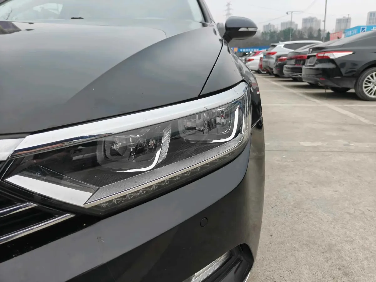 2019 Volkswagen Magotan 2.0T 186HP L4 7DCT,autocango,china used car exporter,china ev exporter,chinese used car exporter,chinese used ev exporter