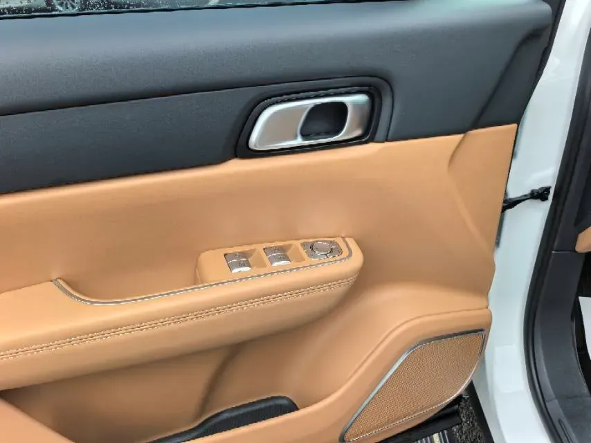 2021 Li ONE Range Extended 131HP REEV 40.5KWH,autocango,china used car exporter,china ev exporter,chinese used car exporter,chinese used ev exporter