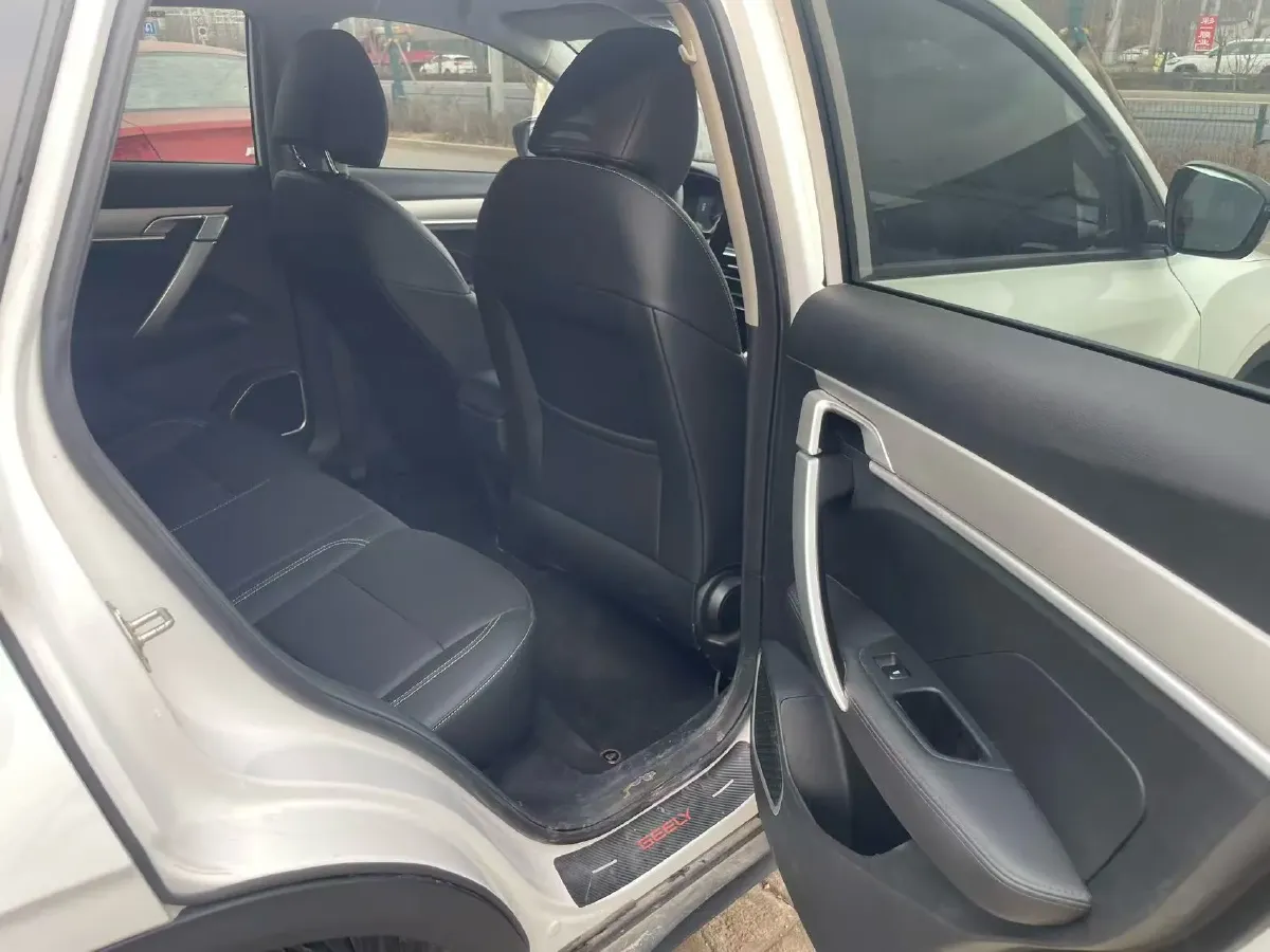 2025 Geely Coolray 1.5L 126HP L4 5MT,autocango,china used car exporter,china ev exporter,chinese used car exporter,chinese used ev exporter