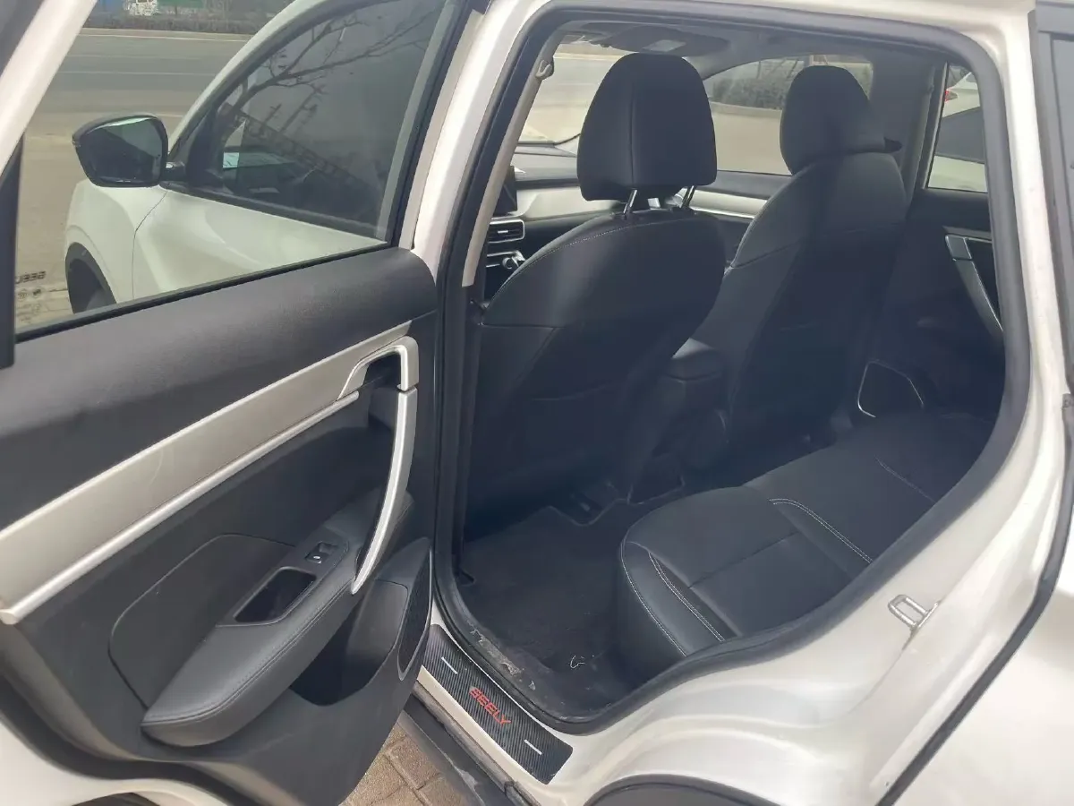 2025 Geely Coolray 1.5L 126HP L4 5MT,autocango,china used car exporter,china ev exporter,chinese used car exporter,chinese used ev exporter