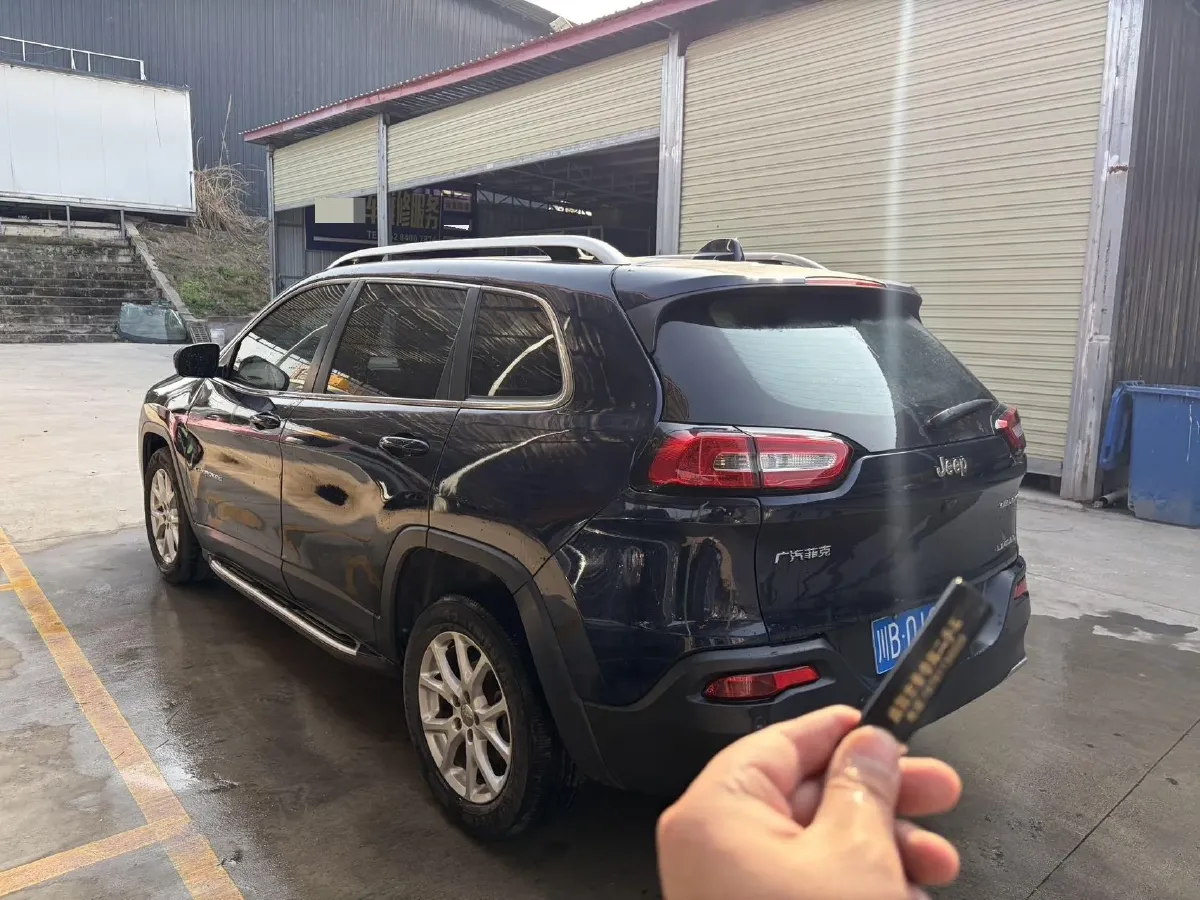 2017 Jeep Cherokee 2.0L 155HP L4 9AT,autocango,china used car exporter,china ev exporter,chinese used car exporter,chinese used ev exporter