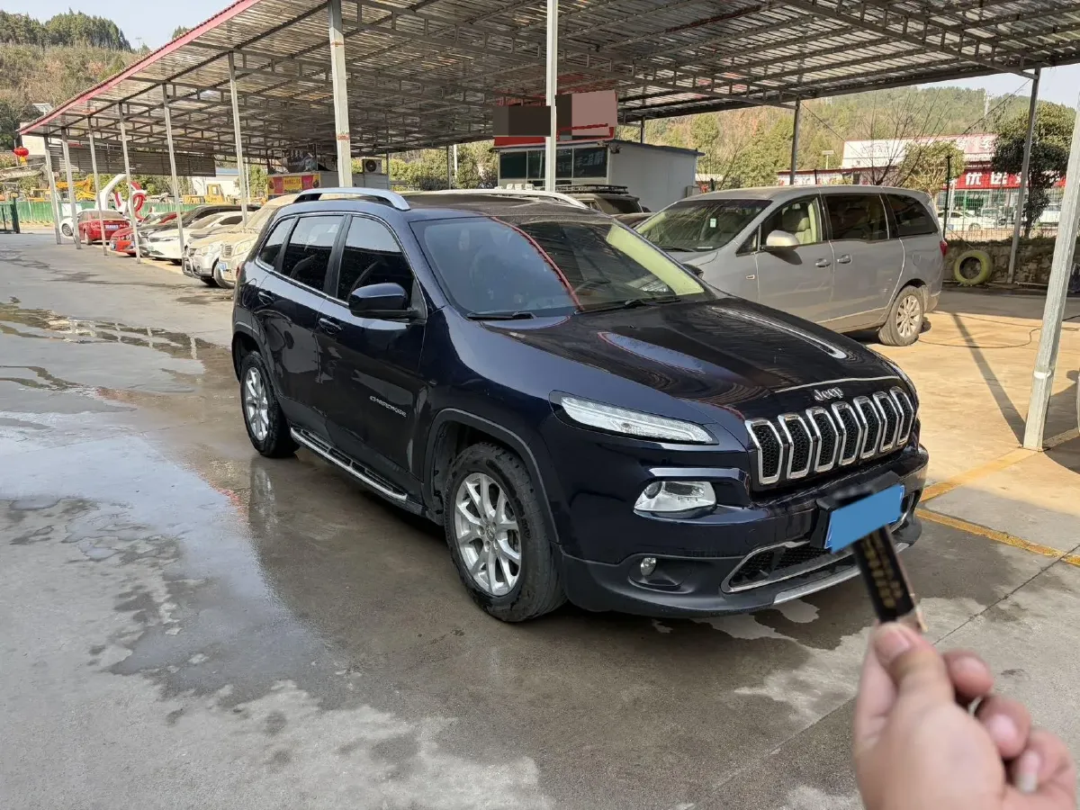 2017 Jeep Cherokee 2.0L 155HP L4 9AT,autocango,china used car exporter,china ev exporter,chinese used car exporter,chinese used ev exporter