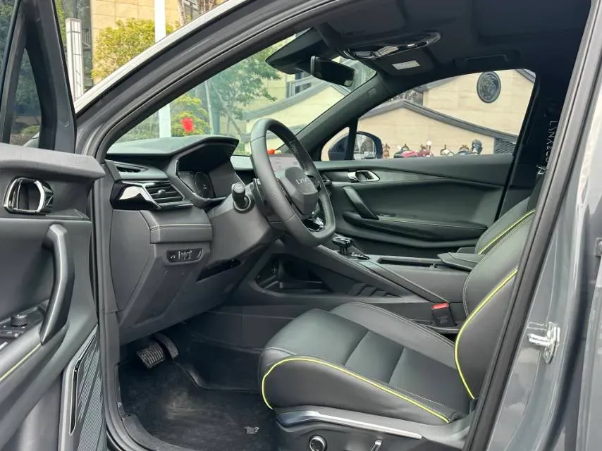 2023 LYNK&CO 06 1.5T 181HP L4 7DCT,autocango,china used car exporter,china ev exporter,chinese used car exporter,chinese used ev exporter