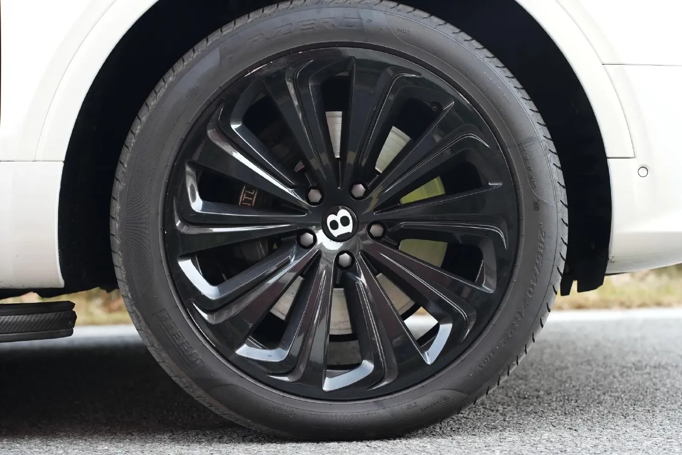 2021 Bentley Bentayga 4.0T 550HP V8 8AT,autocango,china used car exporter,china ev exporter,chinese used car exporter,chinese used ev exporter