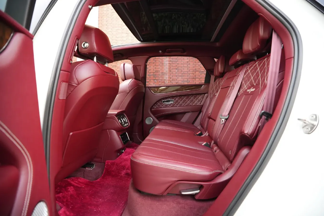 2021 Bentley Bentayga 4.0T 550HP V8 8AT,autocango,china used car exporter,china ev exporter,chinese used car exporter,chinese used ev exporter