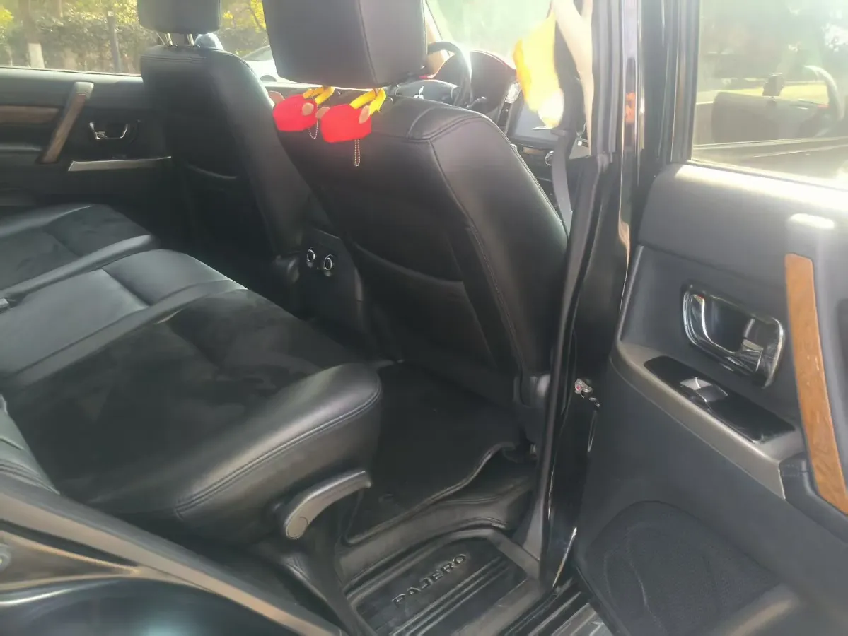 2019 Mitsubishi Pajero 3.0L 174HP V6 5AT,autocango,china used car exporter,china ev exporter,chinese used car exporter,chinese used ev exporter