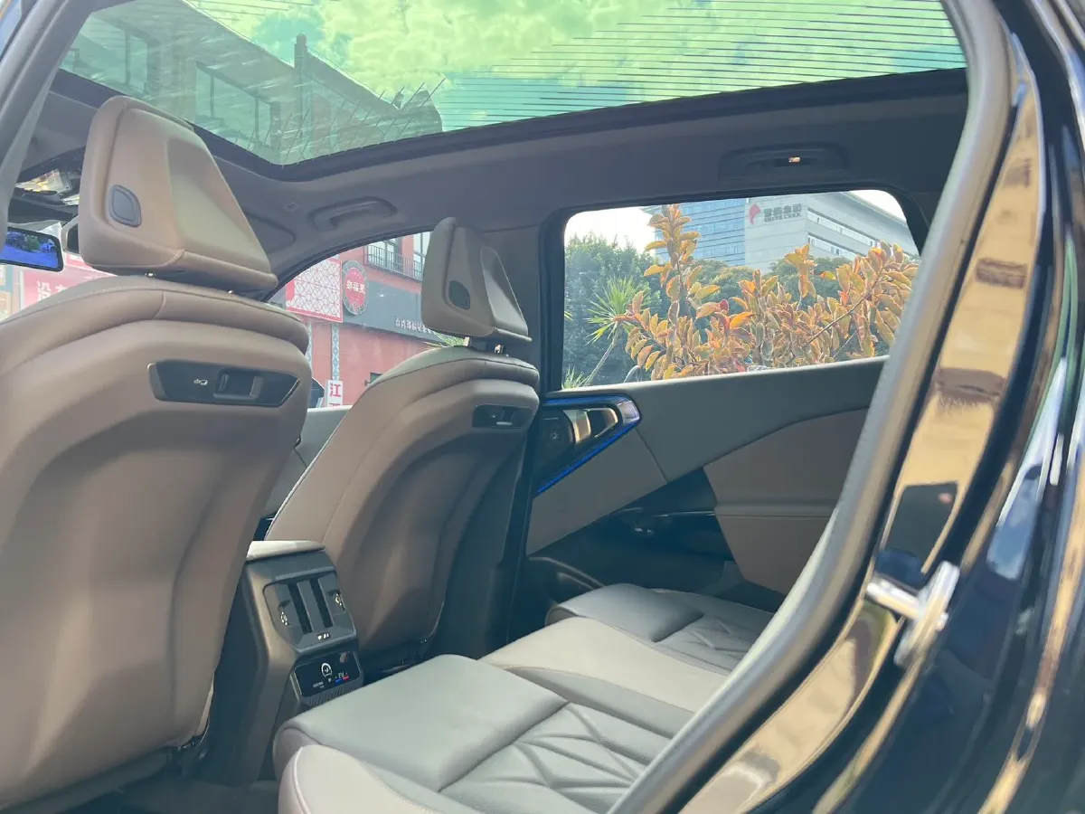 2025 BMW X3 2.0T 258HP L4 8AT,autocango,china used car exporter,china ev exporter,chinese used car exporter,chinese used ev exporter