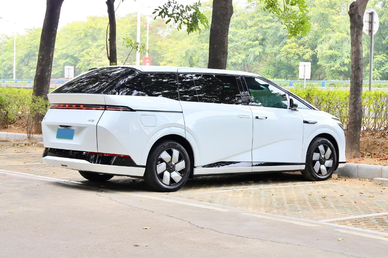 2024 Xpeng X9 BEV 101.5KWH,autocango,china used car exporter,china ev exporter,chinese used car exporter,chinese used ev exporter