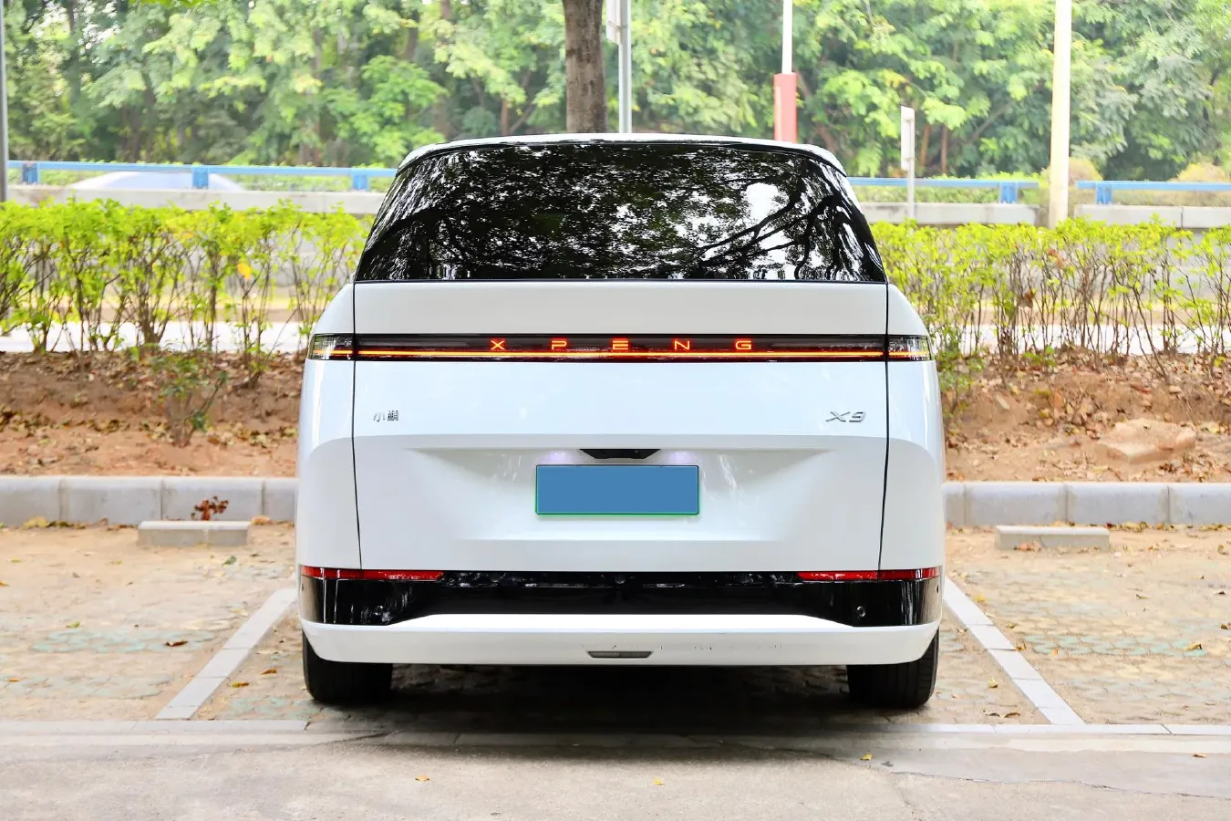 2024 Xpeng X9 BEV 101.5KWH,autocango,china used car exporter,china ev exporter,chinese used car exporter,chinese used ev exporter