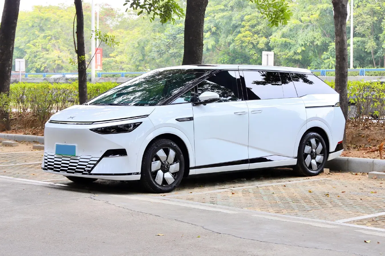 2024 Xpeng X9 BEV 101.5KWH,autocango,china used car exporter,china ev exporter,chinese used car exporter,chinese used ev exporter