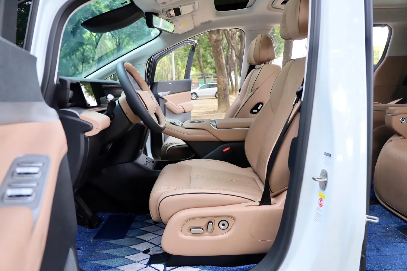 2024 Xpeng X9 BEV 101.5KWH,autocango,china used car exporter,china ev exporter,chinese used car exporter,chinese used ev exporter