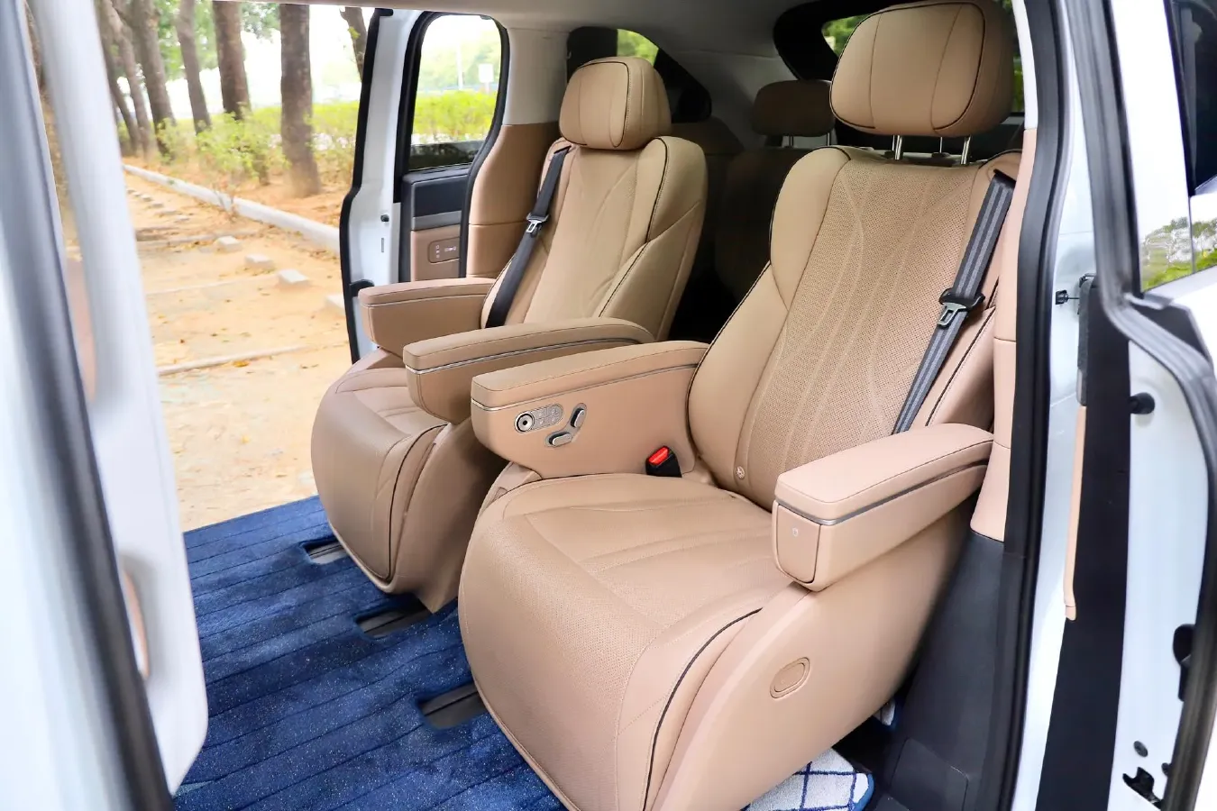 2024 Xpeng X9 BEV 101.5KWH,autocango,china used car exporter,china ev exporter,chinese used car exporter,chinese used ev exporter