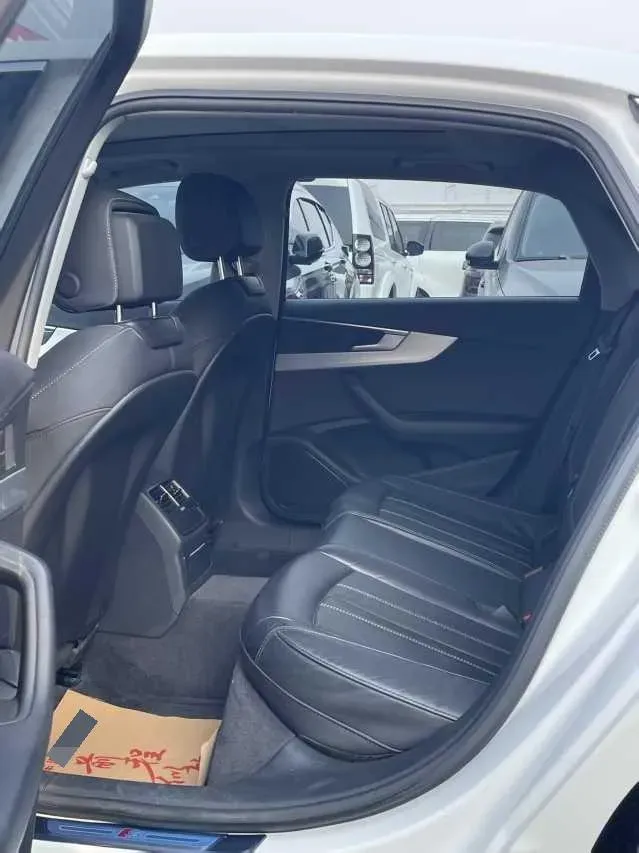 2022 Audi A4L 2.0T 190HP L4 7DCT,autocango,china used car exporter,china ev exporter,chinese used car exporter,chinese used ev exporter