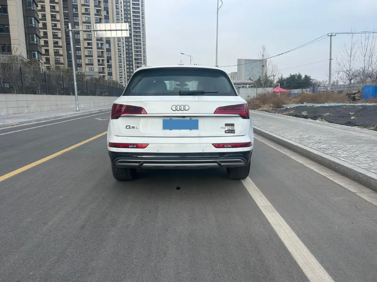 2022 Audi Q5L 2.0T 190HP L4 7DCT,autocango,china used car exporter,china ev exporter,chinese used car exporter,chinese used ev exporter