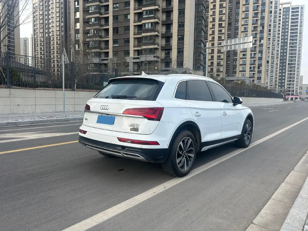 2022 Audi Q5L 2.0T 190HP L4 7DCT,autocango,china used car exporter,china ev exporter,chinese used car exporter,chinese used ev exporter