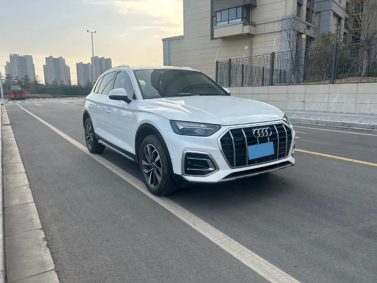 2022 Audi Q5L 2.0T 190HP L4 7DCT,autocango,china used car exporter,china ev exporter,chinese used car exporter,chinese used ev exporter