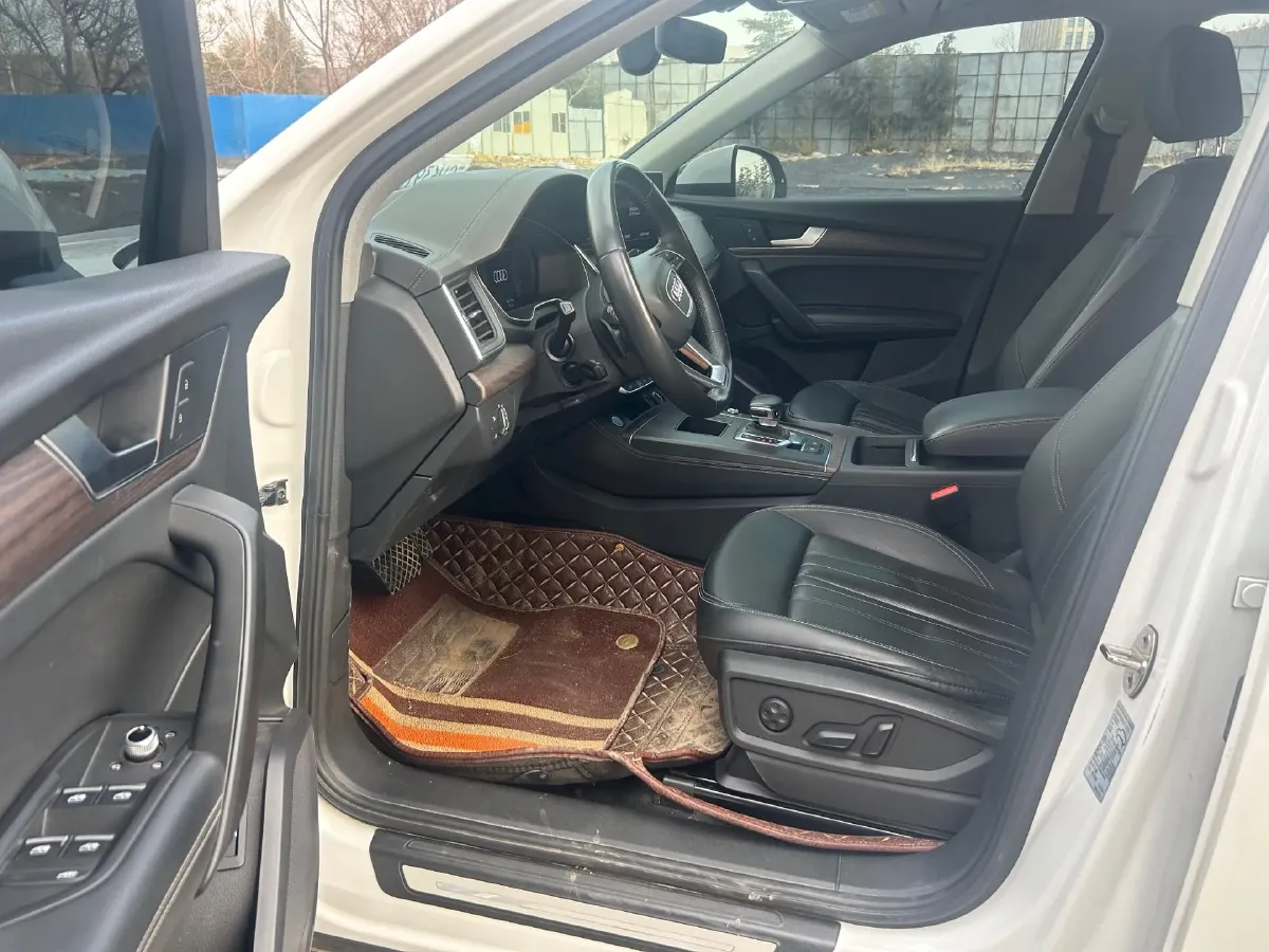 2022 Audi Q5L 2.0T 190HP L4 7DCT,autocango,china used car exporter,china ev exporter,chinese used car exporter,chinese used ev exporter