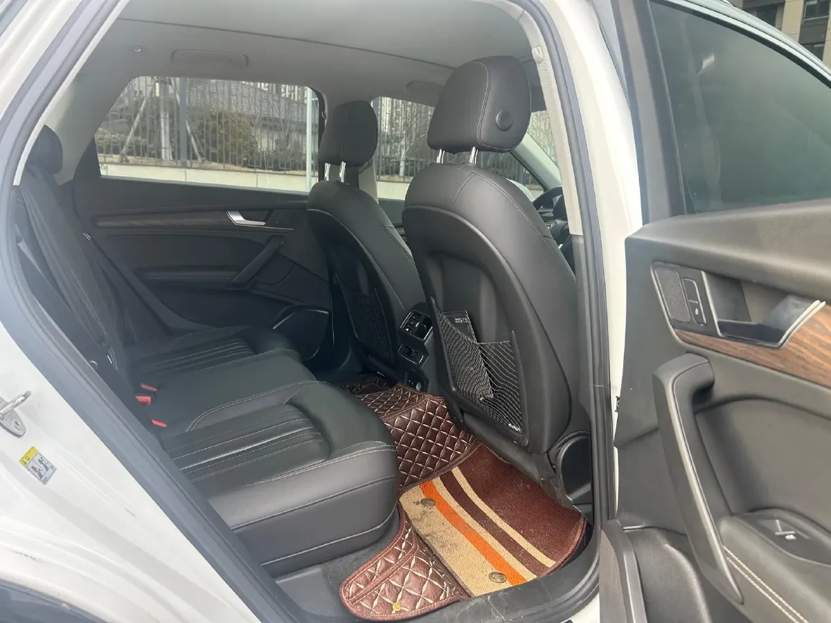 2022 Audi Q5L 2.0T 190HP L4 7DCT,autocango,china used car exporter,china ev exporter,chinese used car exporter,chinese used ev exporter