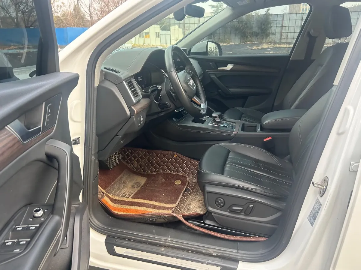 2022 Audi Q5L 2.0T 190HP L4 7DCT,autocango,china used car exporter,china ev exporter,chinese used car exporter,chinese used ev exporter