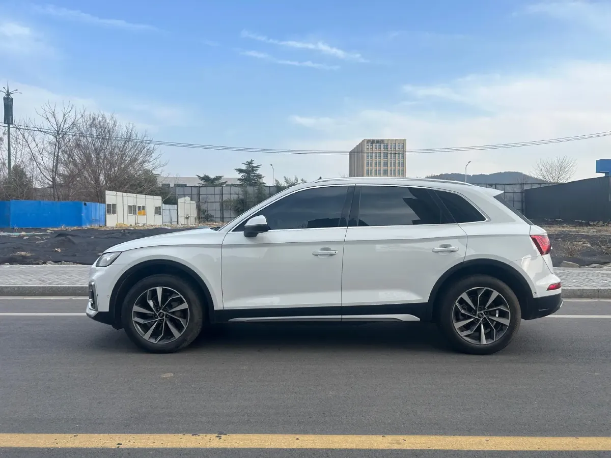 2022 Audi Q5L 2.0T 190HP L4 7DCT,autocango,china used car exporter,china ev exporter,chinese used car exporter,chinese used ev exporter
